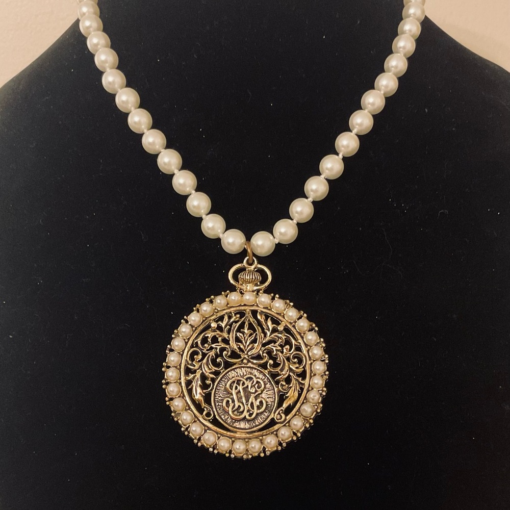 #234 Goldtone Vintage Medallion Necklace on NWT Premier Designs Pearls Necklace